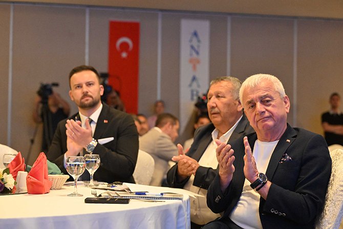 buyuksehir-belediye-baskani-ve-antab-baskani-muhittin-bocek-001.jpg